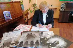 Картины Ю. Никулкиной были представлены на творческих встречах Любови Лесовой в Красноярске.