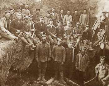 Рабочие старательного цеха Артёмовского рудника (1930-е годы)