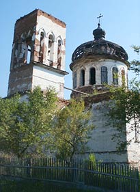 Свято-Троицкий храм в с. Шалоболино, 2004 г.