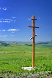 Православный крест перед с. Брагино