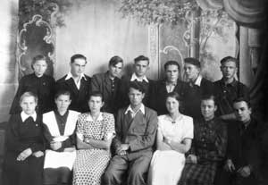 1-й выпуск из 10-го класса средней школы Курагинского молсовхоза, 1955 г.