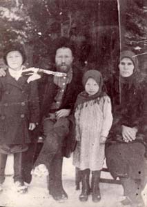 Семейная фотография (первый слева)