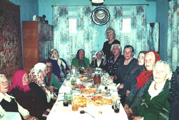 Встреча вдов у П. И. Каймановой. 2001 г.